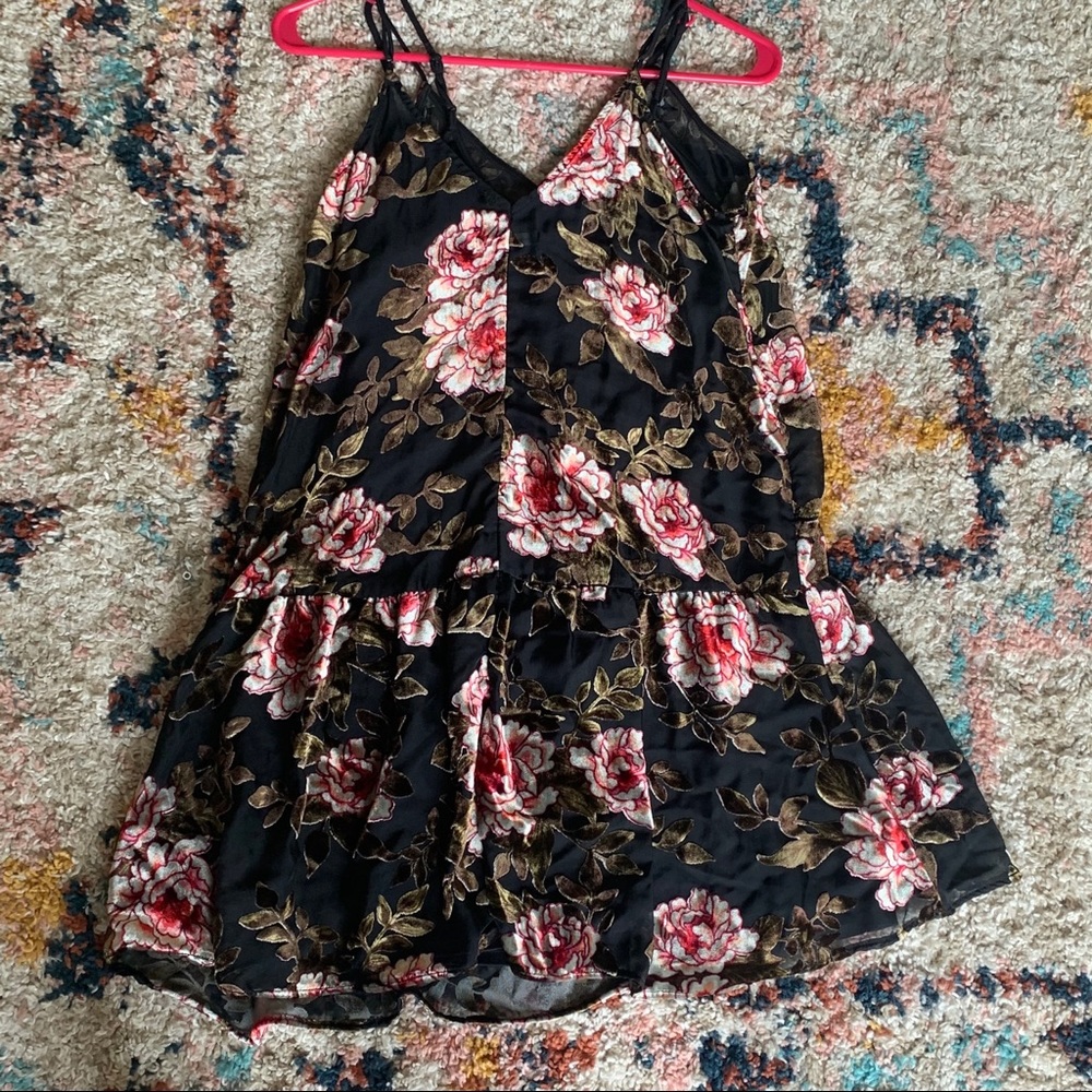 Dark & Mysterious Floral Velvet Dress 🌺🖤